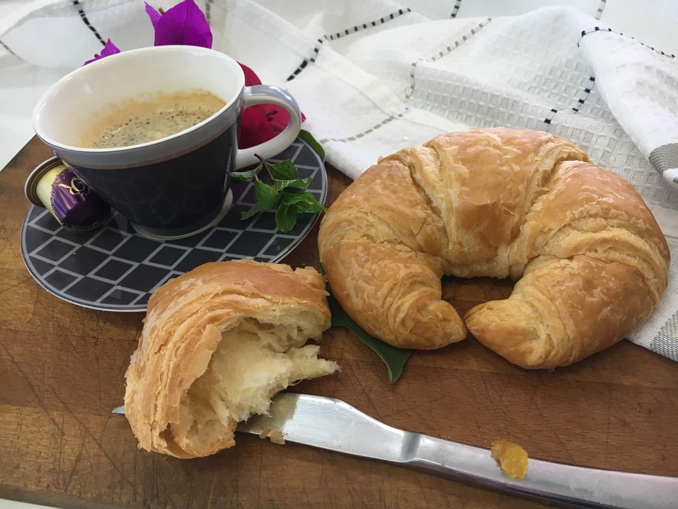 Large Croissants (fully cooked) — 80g